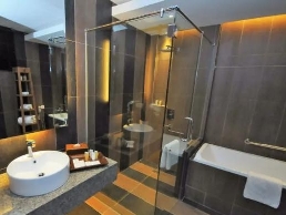 https://southamptonbathroomfitters.com/ website