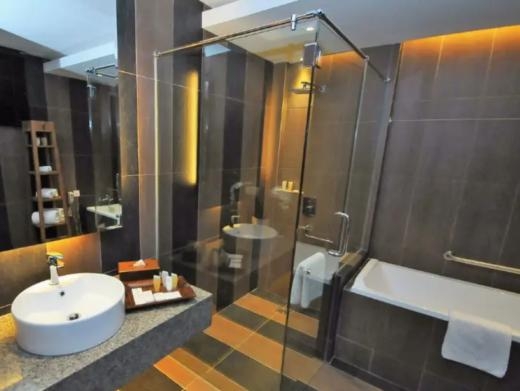 https://southamptonbathroomfitters.com/ website